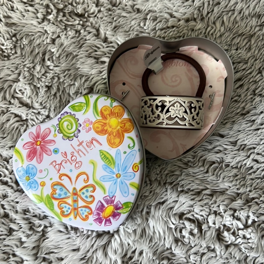 Brighton hair piece, “Phoebes Plaque”